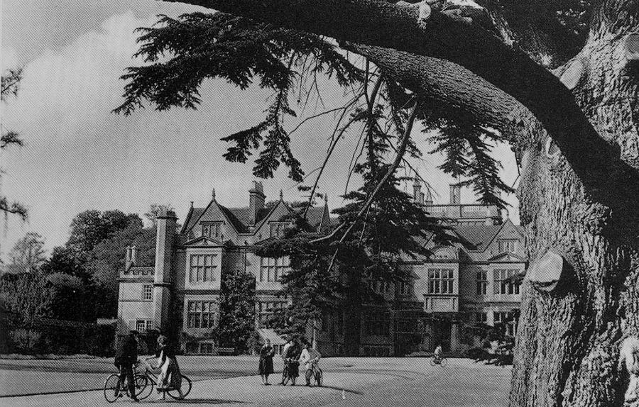 A black and white photo of Corsham Court from 1957 which is now a grade I listed country house.