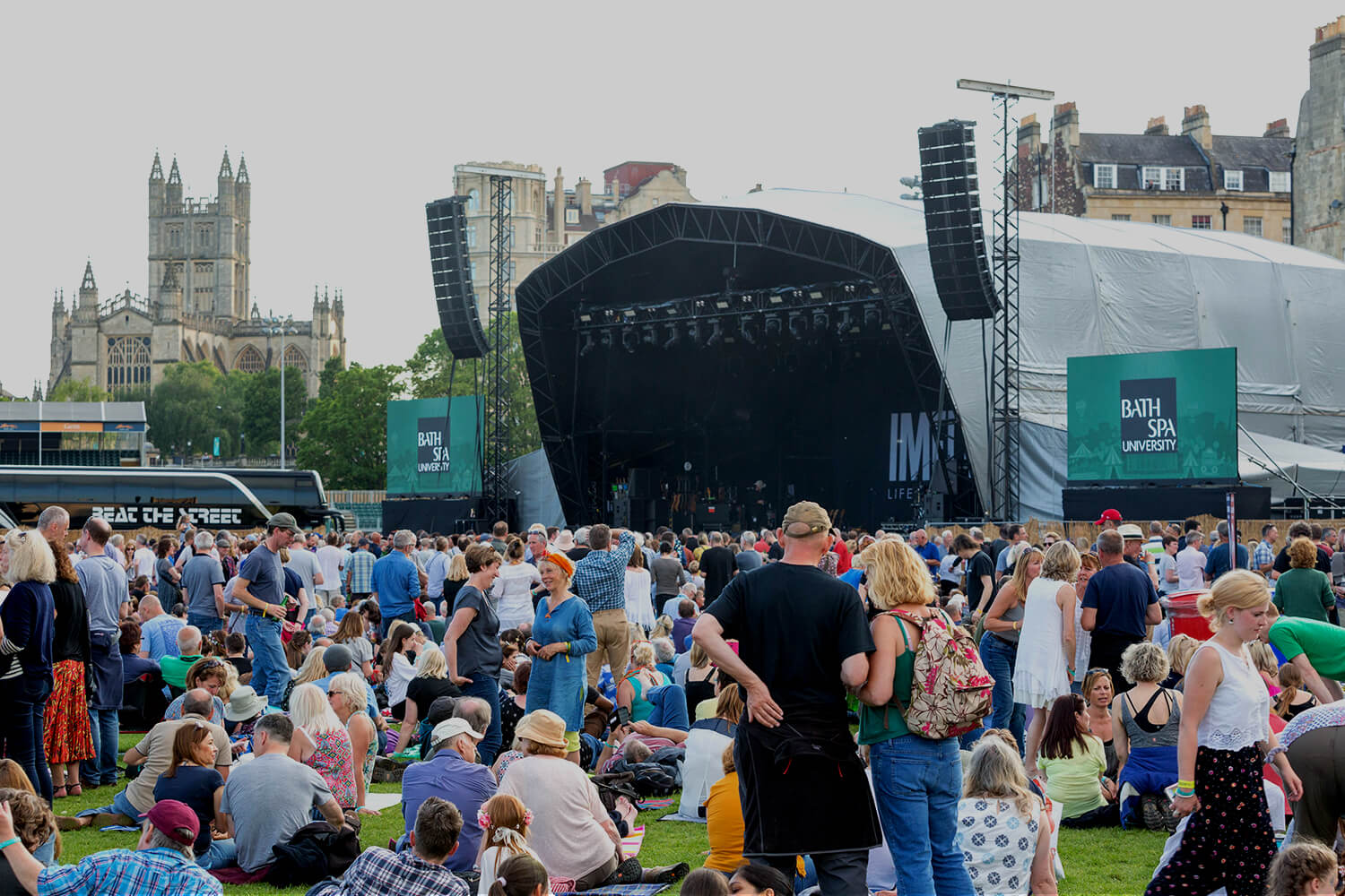 Crowds at the Bath Festival finale concert