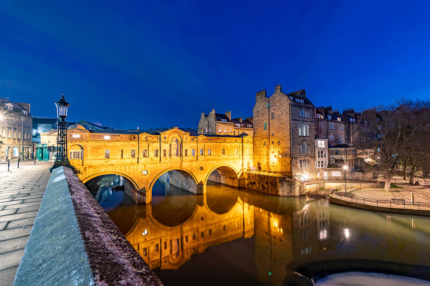 Pulteney Bridge in Bath at night