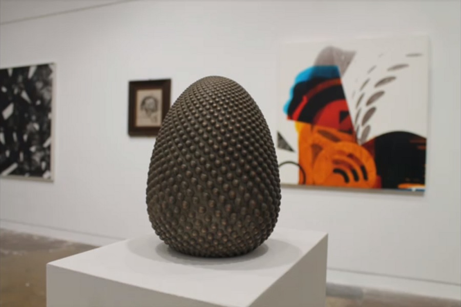 Egg shaped sculpture in an art gallery2