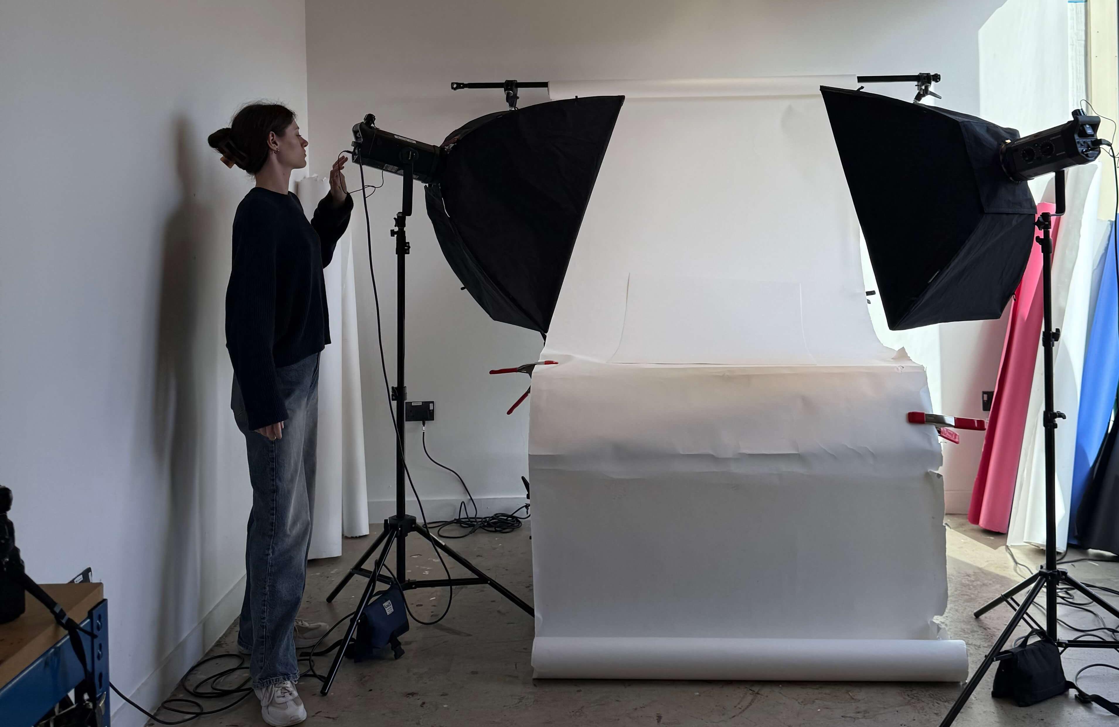 A photo set up with lights and a white sheet