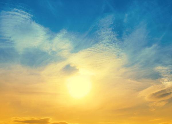 Sunlight mimicking Ukraine flag